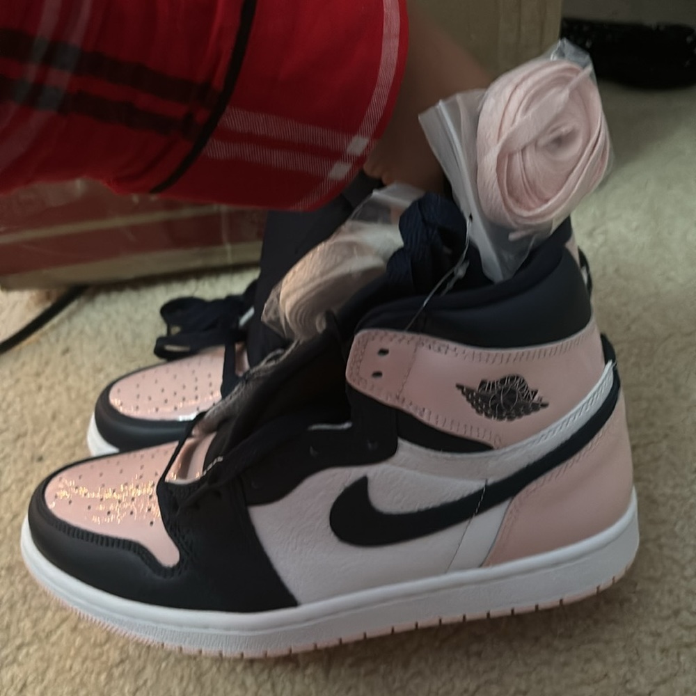 Women’s air Jordan 1 retro high og atmosphere obsidian and white